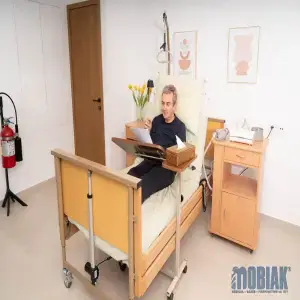 Servírovací stolek k posteli, naklápěcí, Hnědá | MOBIAK