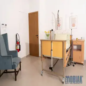 Κομοδίνο Νοσοκομειακό με Ρυθμιζόμενο Τραπεζάκι – MOBIAK